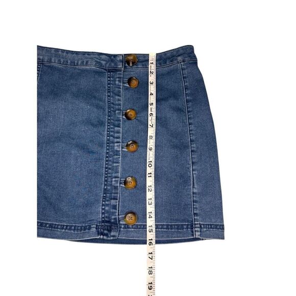 Free People Little Daisies button front denim mini skirt - 8 - Picture 7 of 9